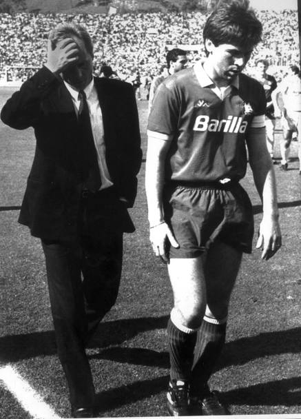 Roma, 20 aprile 1986. Alla penultima giornata, la Roma capolista perde in casa 2-3 con il Lecce gi retrocesso, la Juve sorpassa: vincer il titolo. Rcs